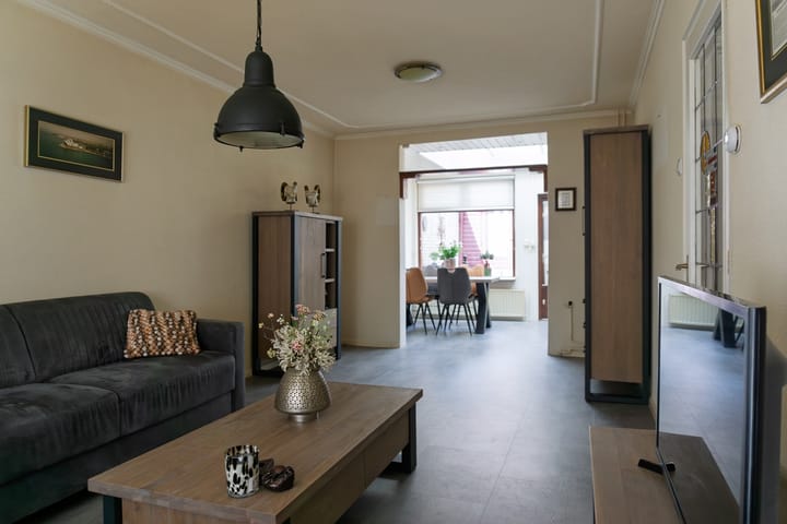 Photo 3 of Moeregrebstraat 40