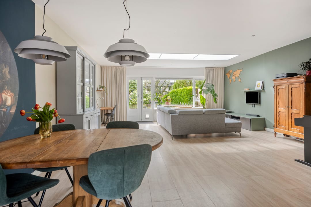 Spacious Family Home with 5 Bedrooms and Deep Southwest-Facing Garden — 16