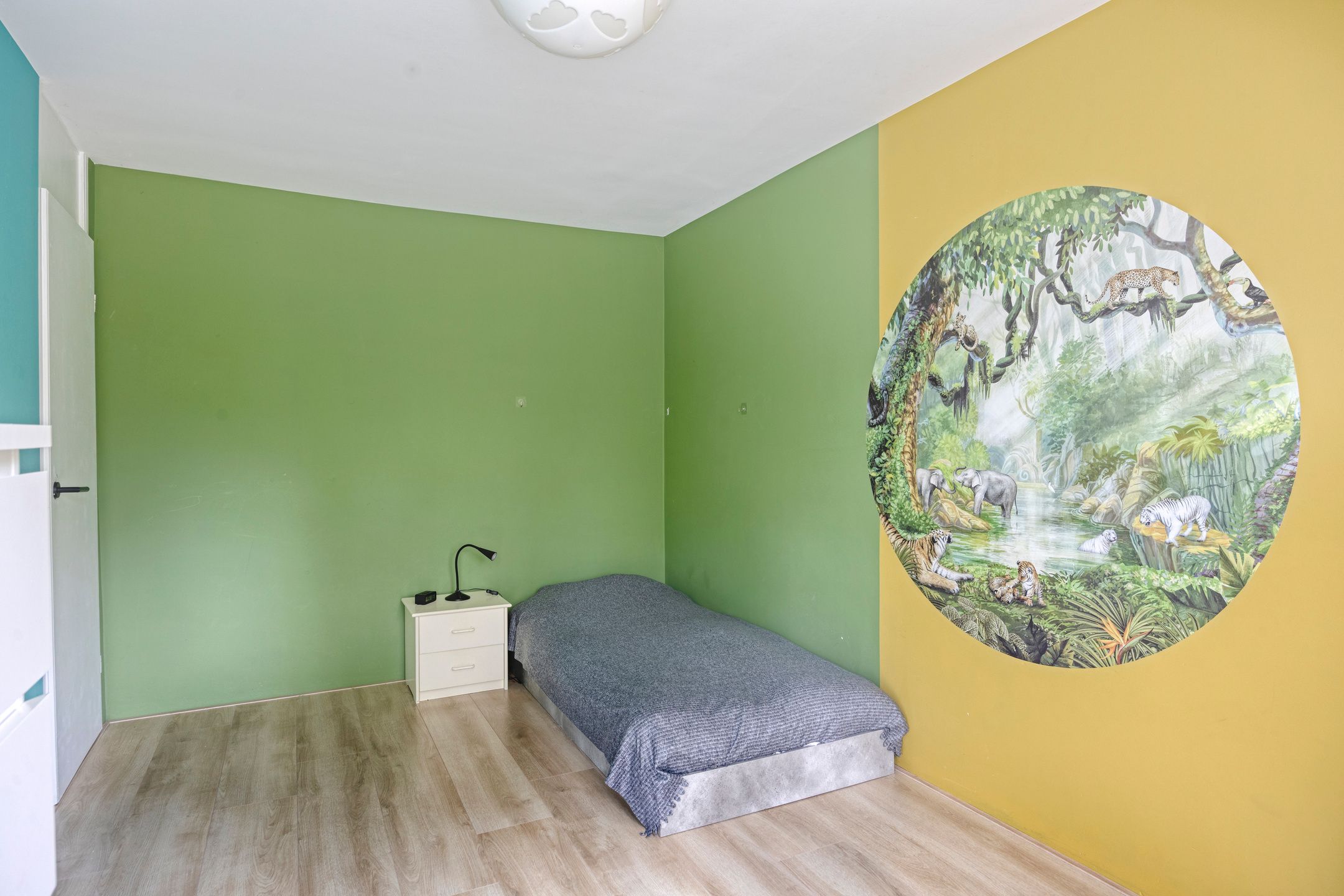 Spacious Family Home with 5 Bedrooms and Deep Southwest-Facing Garden — 21