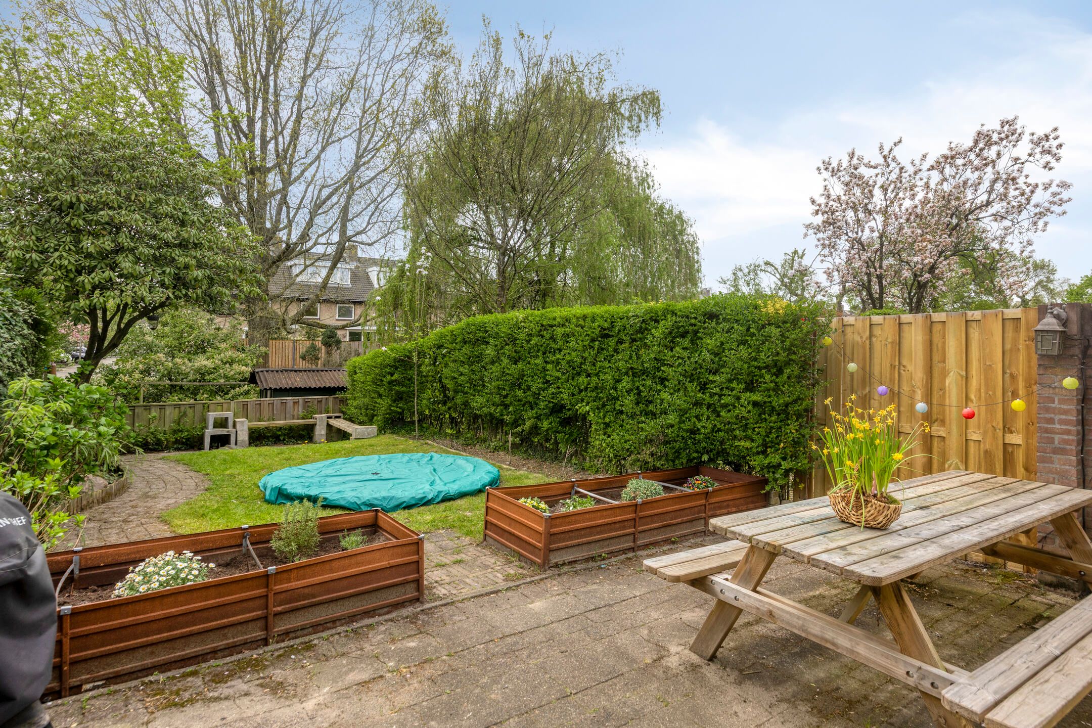 Spacious Family Home with 5 Bedrooms and Deep Southwest-Facing Garden — 33