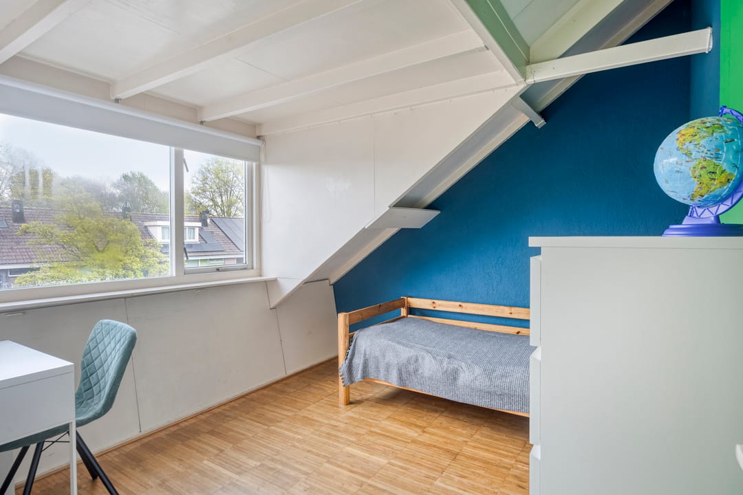 Spacious Family Home with 5 Bedrooms and Deep Southwest-Facing Garden — 28