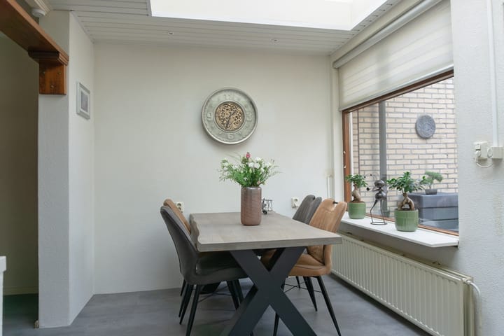 Photo 5 of Moeregrebstraat 40