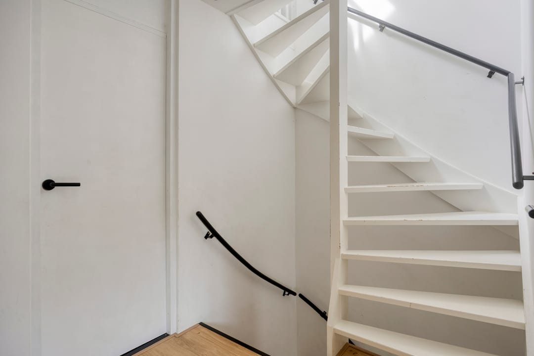 Spacious Family Home with 5 Bedrooms and Deep Southwest-Facing Garden — 17