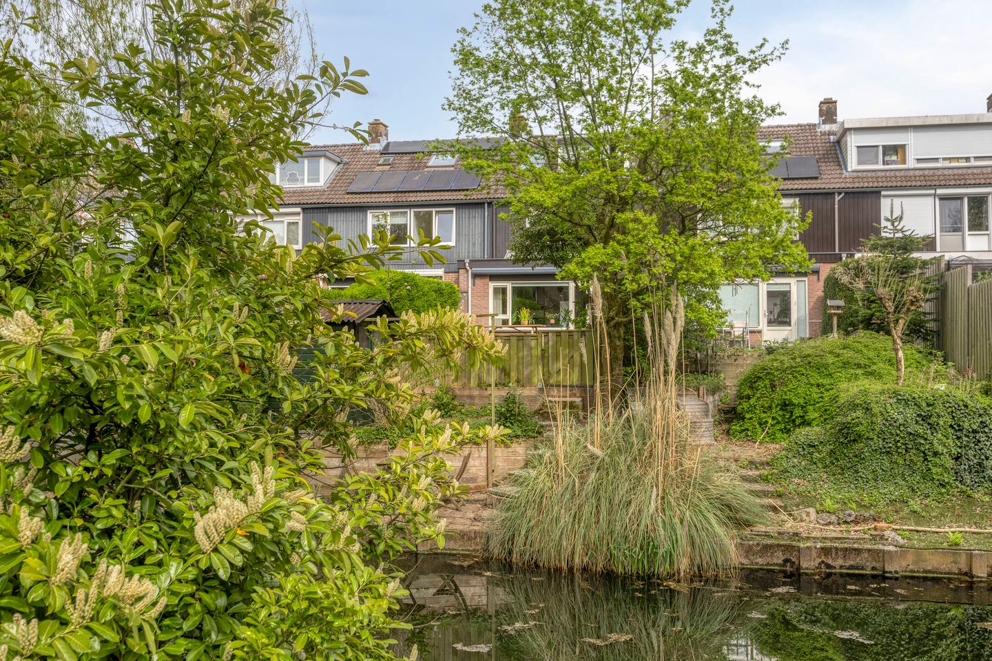 Spacious Family Home with 5 Bedrooms and Deep Southwest-Facing Garden — 35