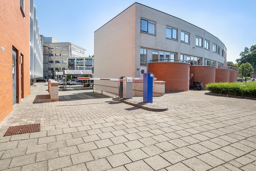 Well-maintained 3-room apartment in Apeldoorn center with parking — 23