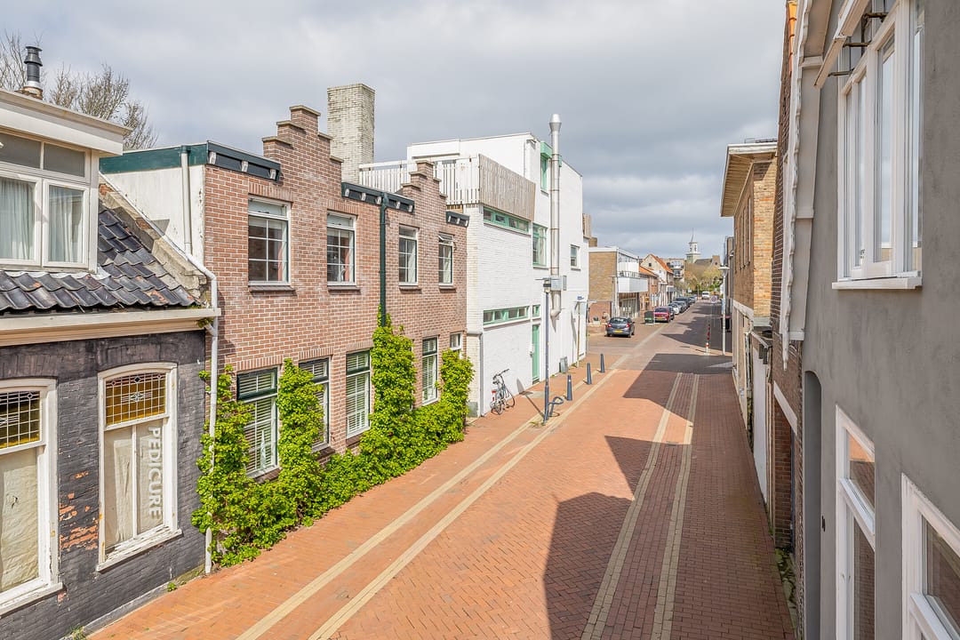 Spacious Historic End Terraced Home in Den Helder Centre — 23