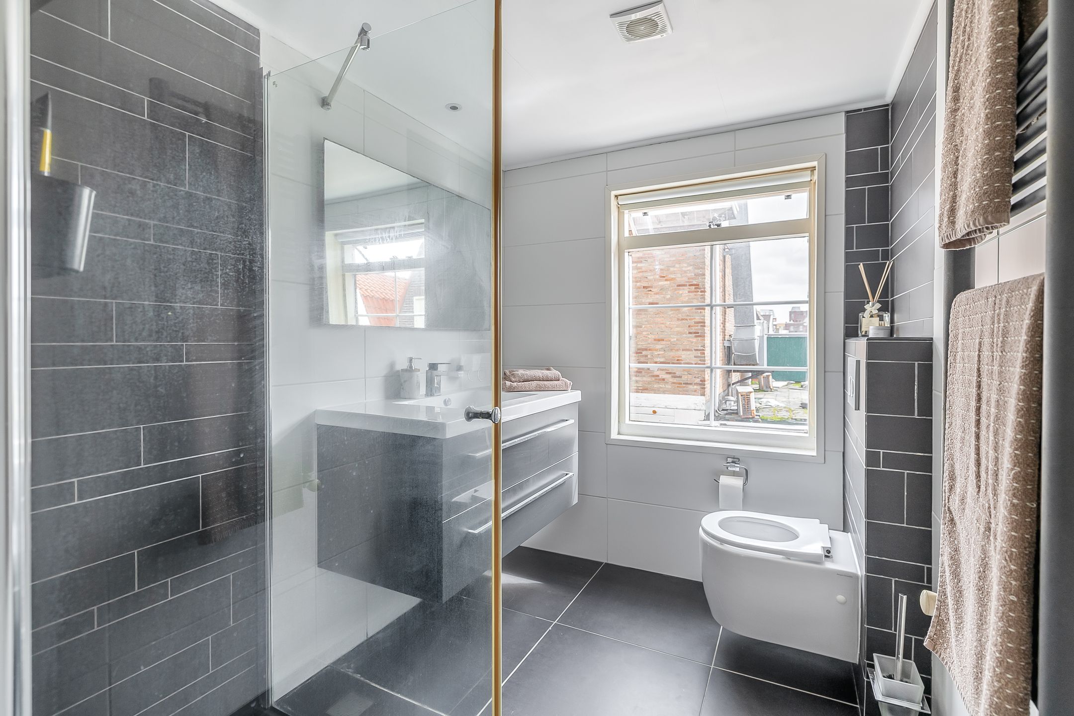 Spacious Historic End Terraced Home in Den Helder Centre — 18