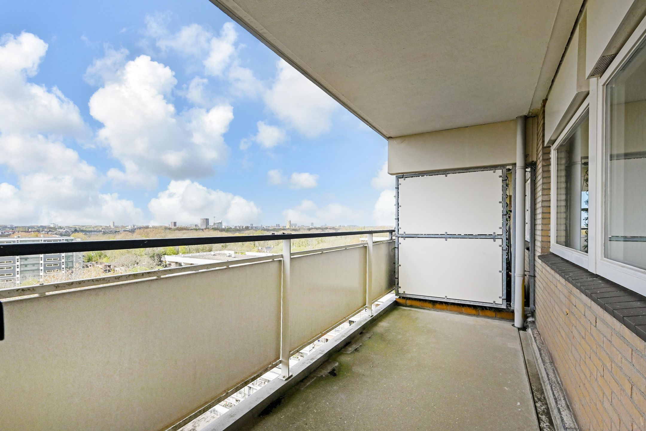 Spacious 4-Room Apartment with Balconon and Green Views — 24