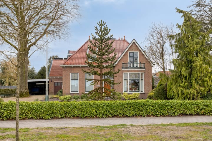 Vrijstaande woning te koop: Rijksstraatweg 38, Hurdegaryp