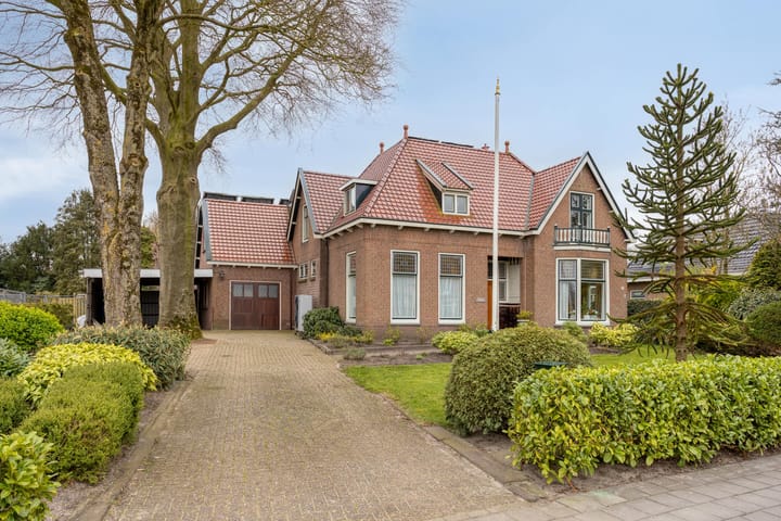 Vrijstaande woning te koop: Rijksstraatweg 38, Hurdegaryp