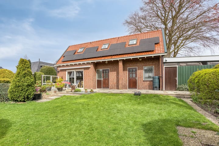 Vrijstaande woning te koop: Rijksstraatweg 38, Hurdegaryp