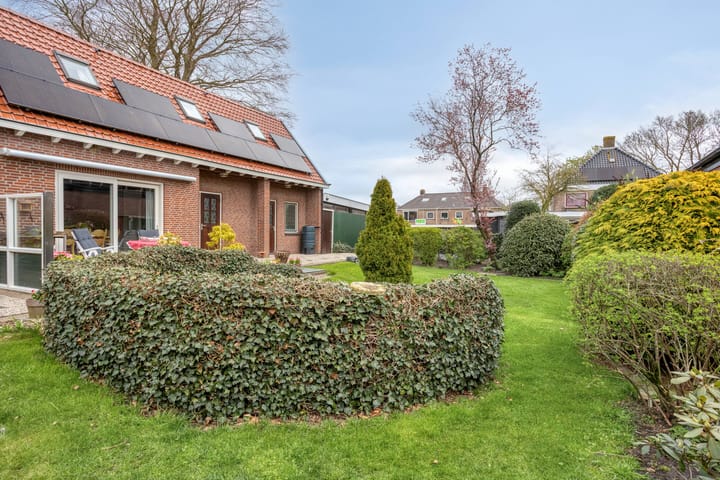 Vrijstaande woning te koop: Rijksstraatweg 38, Hurdegaryp
