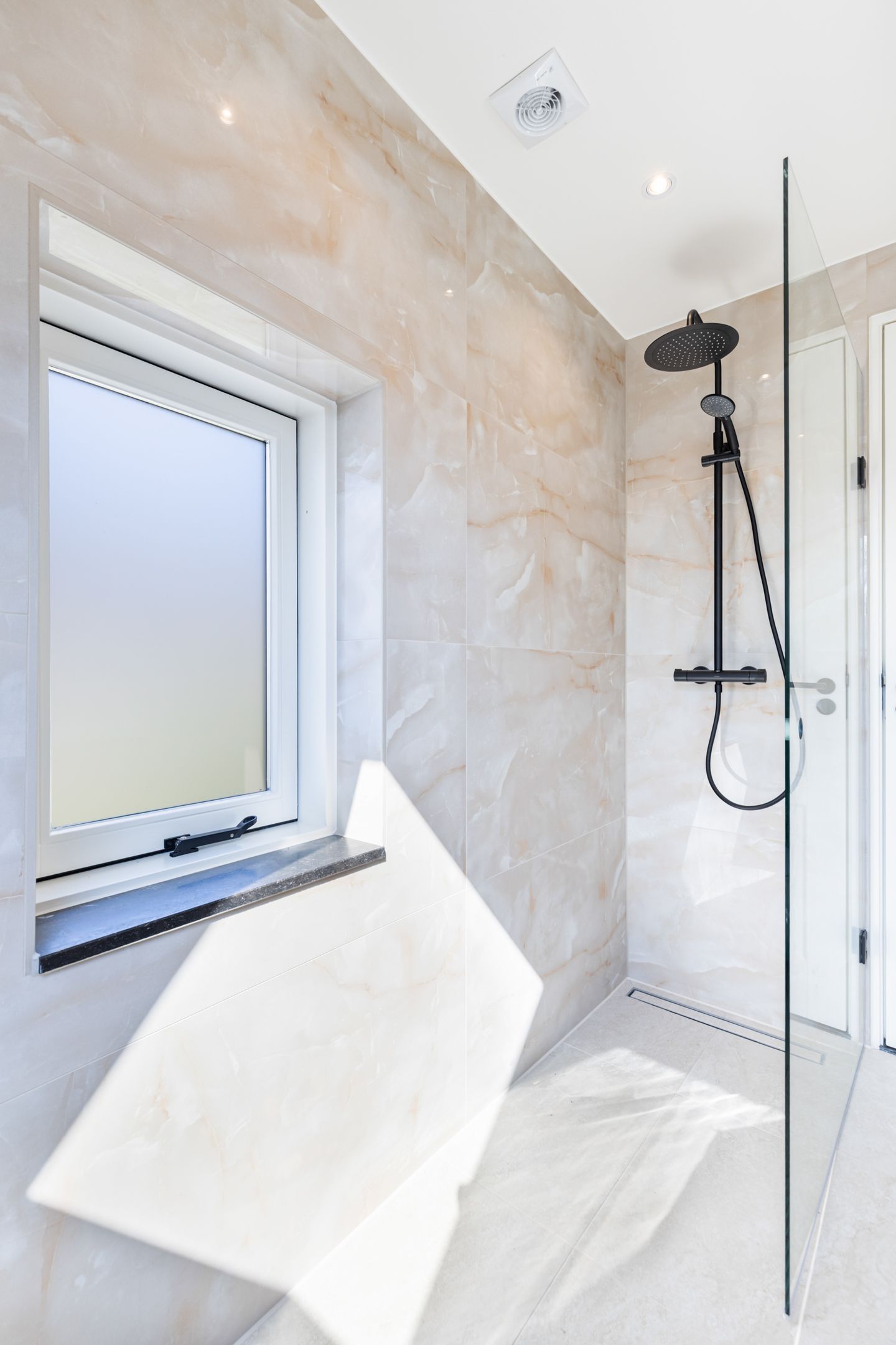 Foto 29 van Nieuw-Loosdrechtsedijk 18