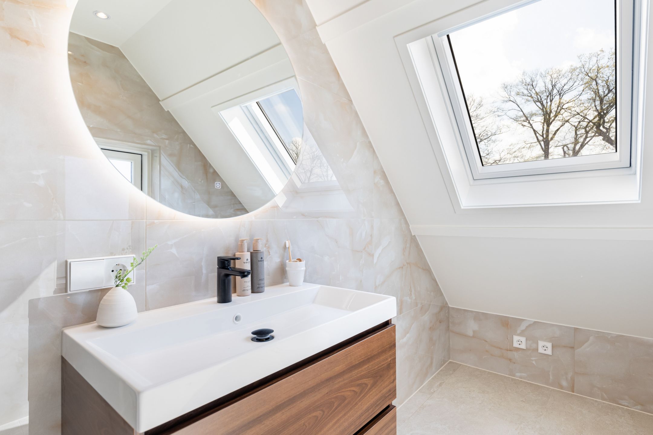 Foto 27 van Nieuw-Loosdrechtsedijk 18