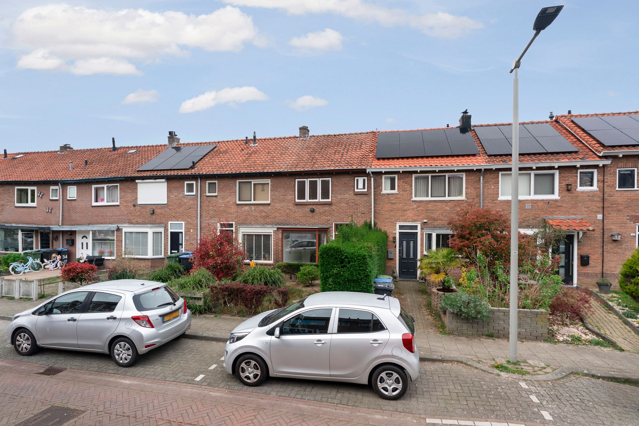 Photo 3 of Haagdoornstraat 28