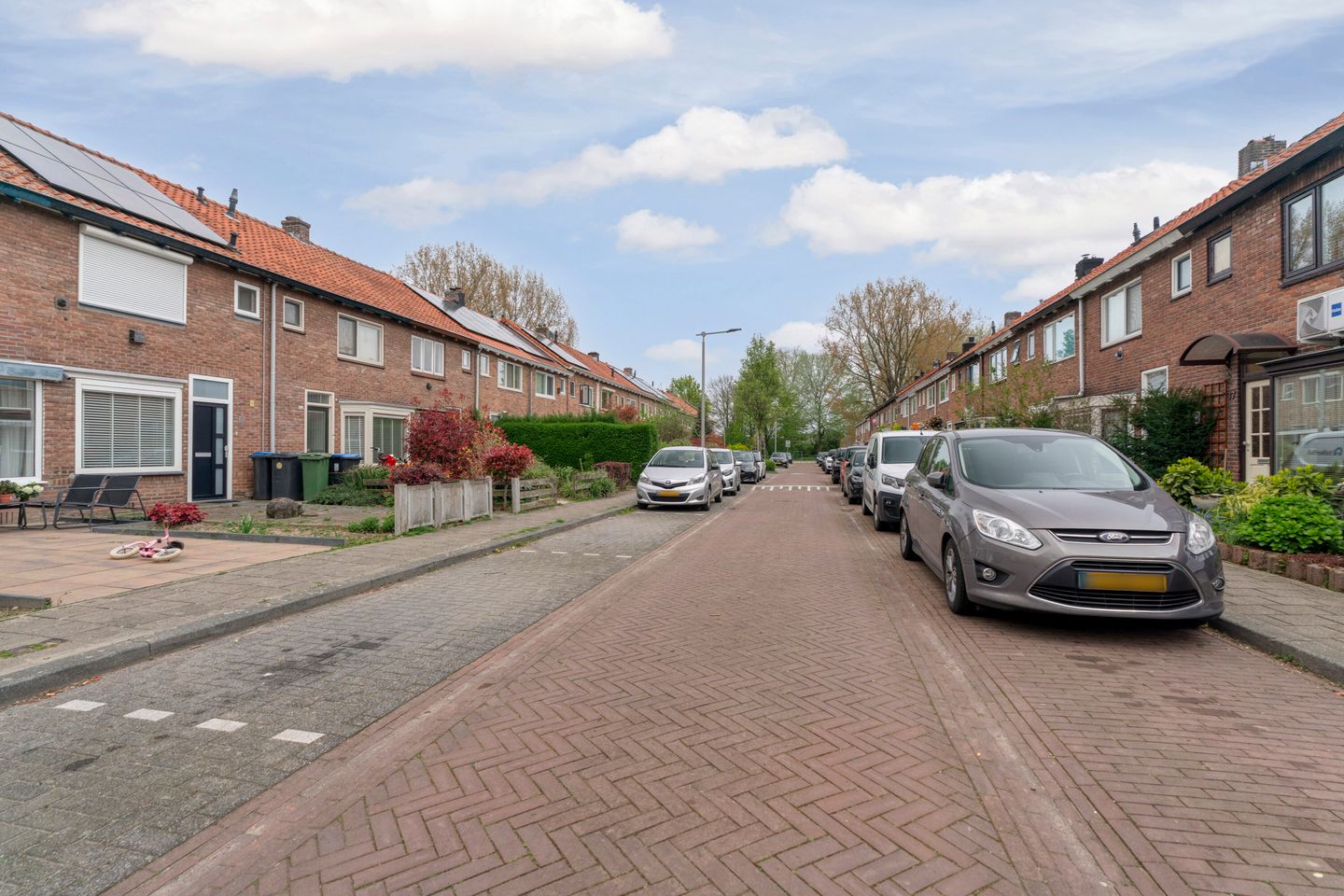 Photo 5 of Haagdoornstraat 28