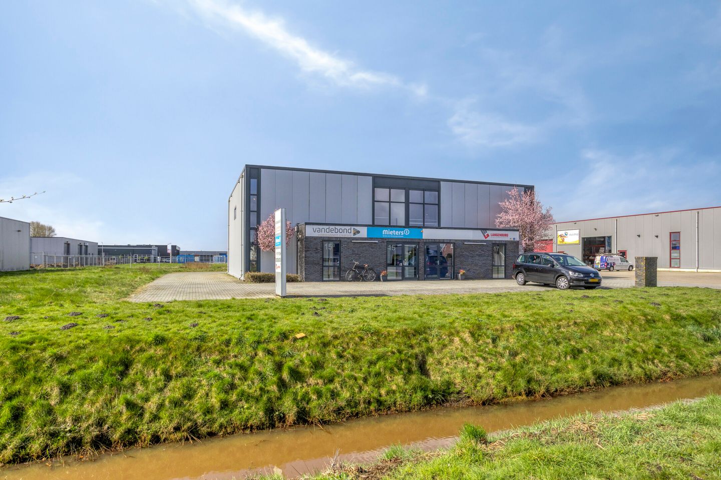 View photo 2 of Stelmaker 15-A