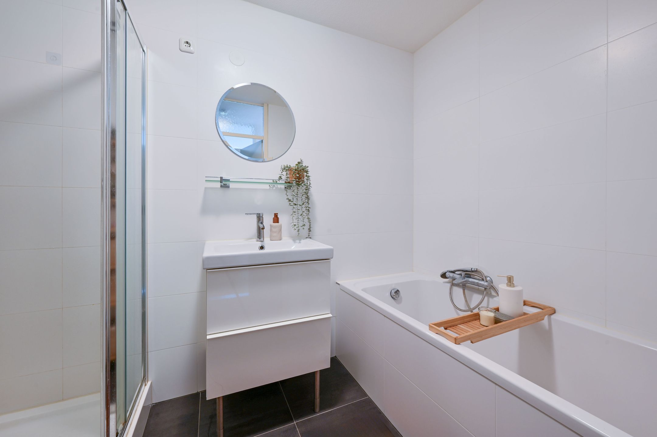 Photo 18 of Spinel 16