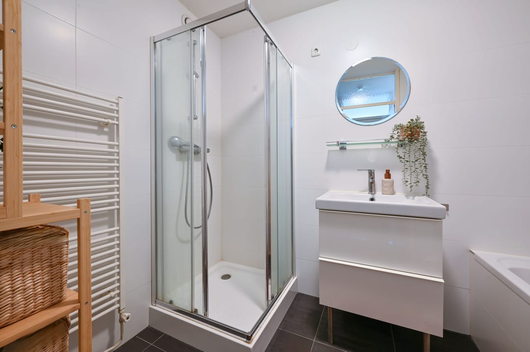 Photo 17 of Spinel 16