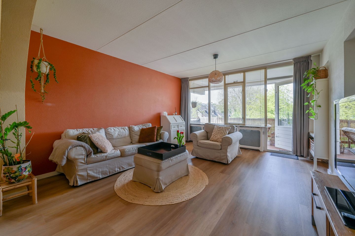 Photo 4 of Spinel 16