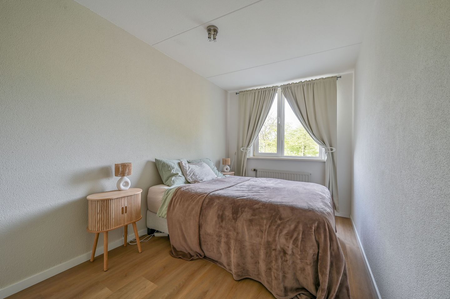 Photo 14 of Spinel 16