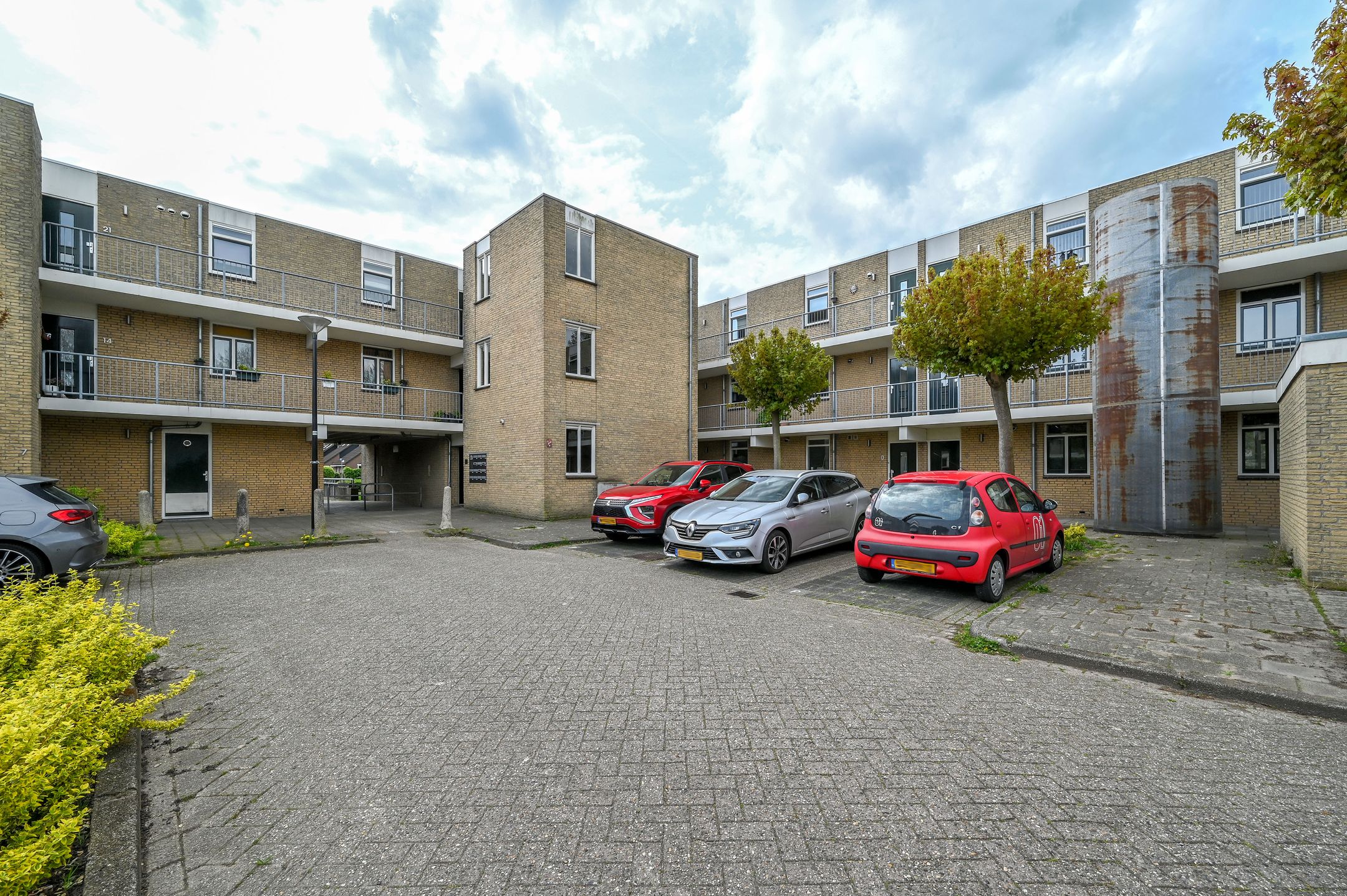 Photo 24 of Spinel 16