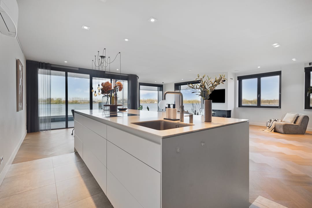 Luxury Lakeside Apartment with Panoramic Water Views in Abcoude — 16