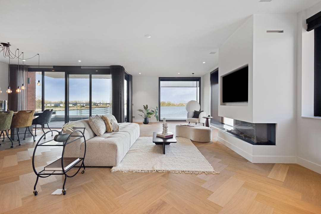 Luxury Lakeside Apartment with Panoramic Water Views in Abcoude — 13
