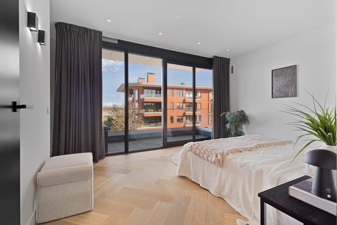 Luxury Lakeside Apartment with Panoramic Water Views in Abcoude — 22