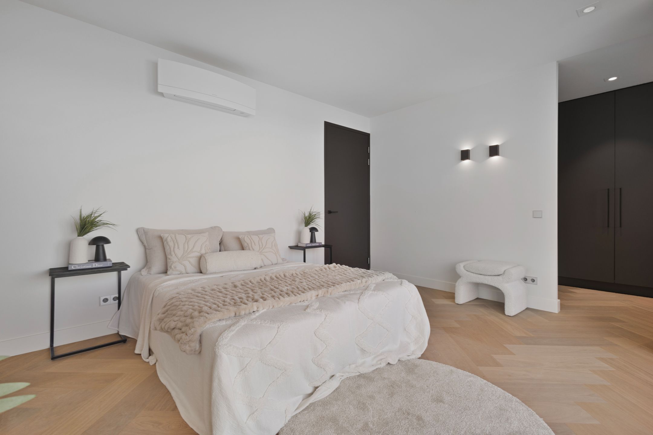 Luxury Lakeside Apartment with Panoramic Water Views in Abcoude — 24