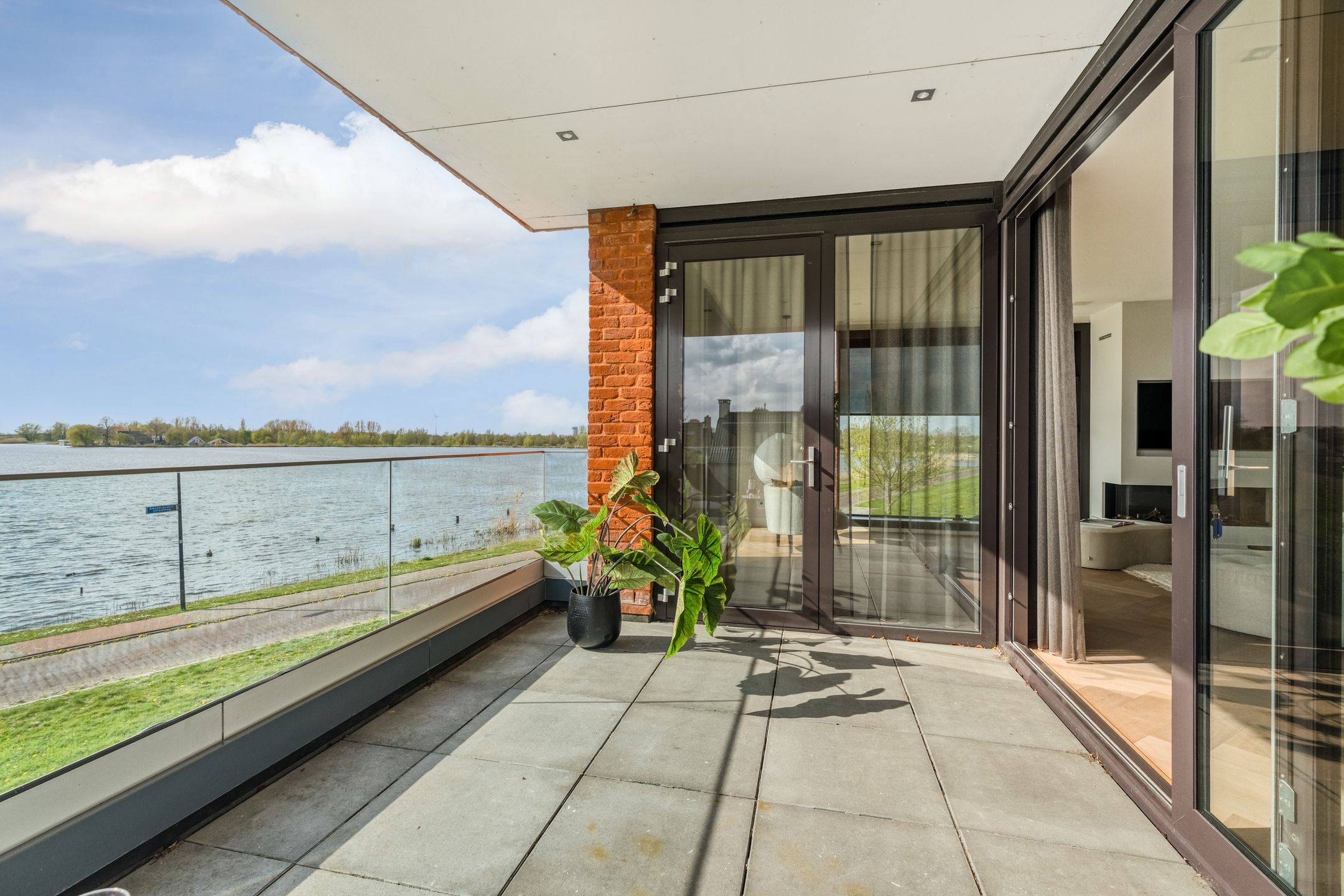 Luxury Lakeside Apartment with Panoramic Water Views in Abcoude — 36