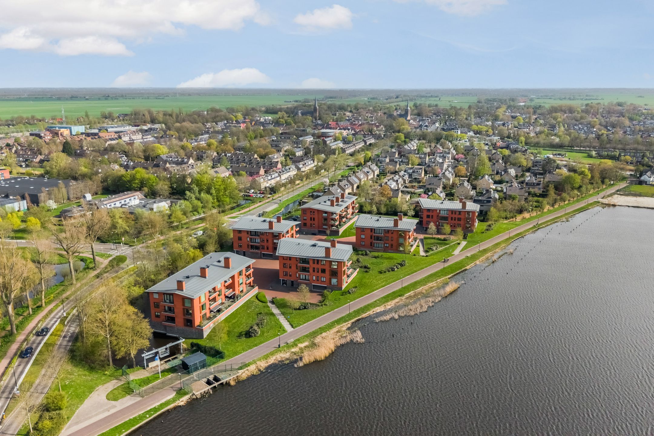 Luxury Lakeside Apartment with Panoramic Water Views in Abcoude — 39