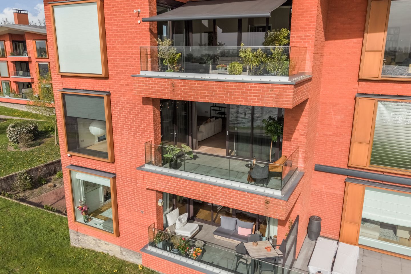 Luxury Lakeside Apartment with Panoramic Water Views in Abcoude — 40