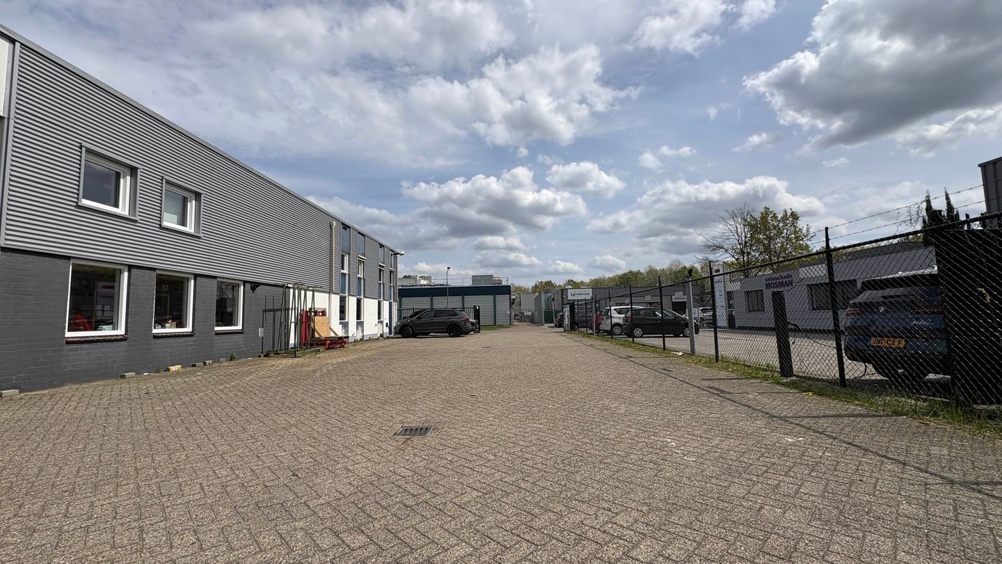 View photo 2 of Zuiddijk 22