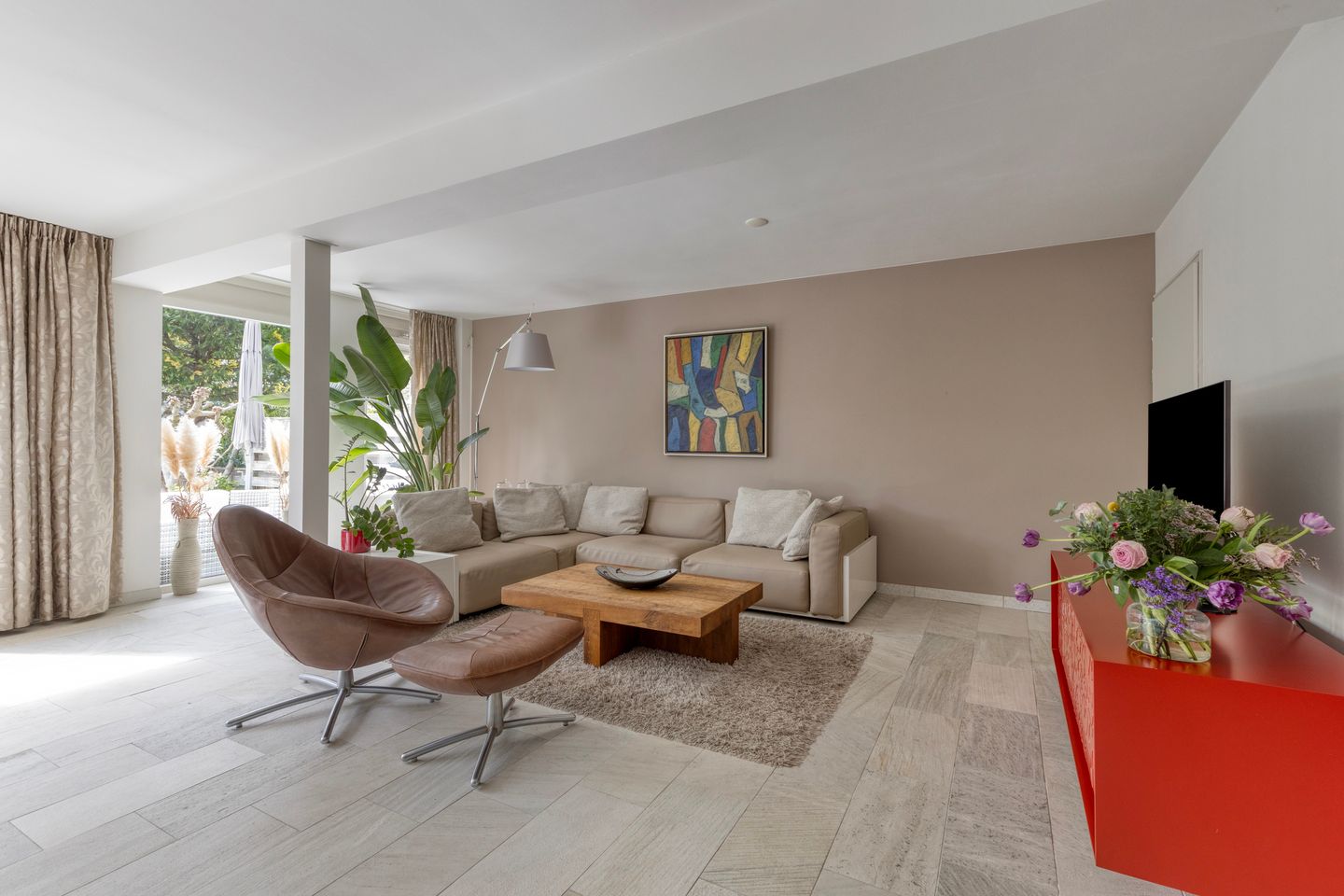 Photo 10 of Zwaluwstraat 14