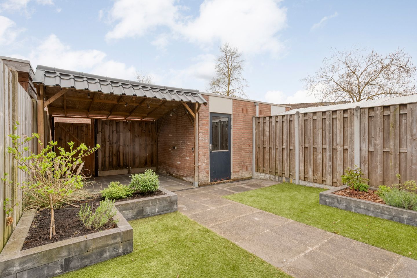 Photo 29 of Luzacware 17