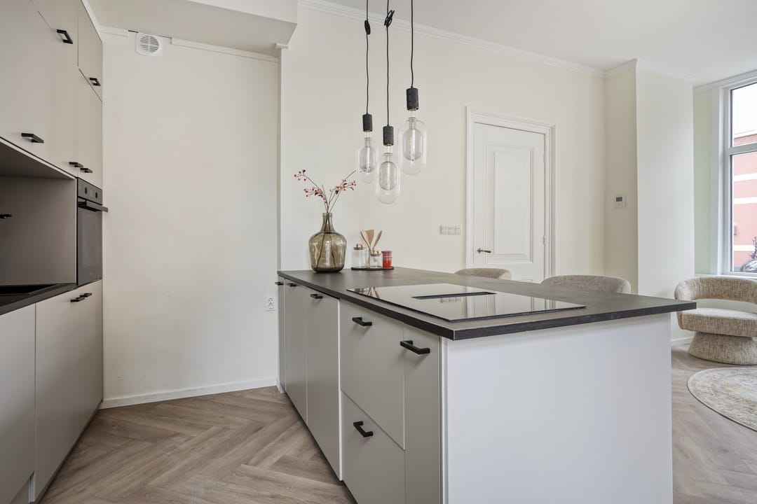 Bright End Terrace House in Prime Groningen City Location — 16