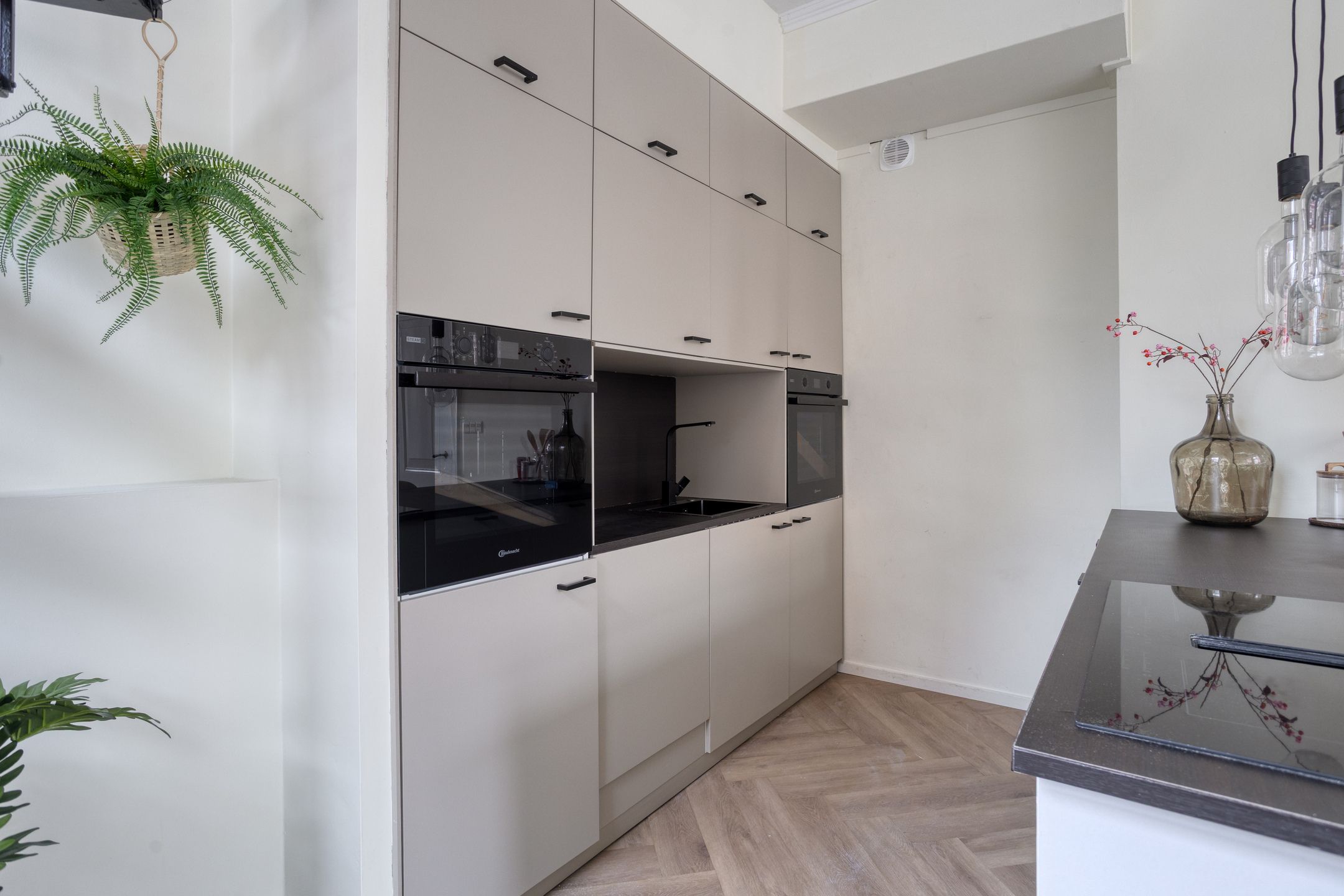 Bright End Terrace House in Prime Groningen City Location — 18