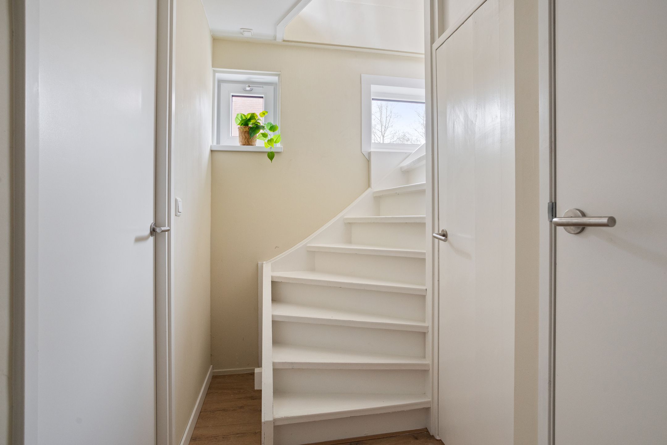 Bright End Terrace House in Prime Groningen City Location — 24