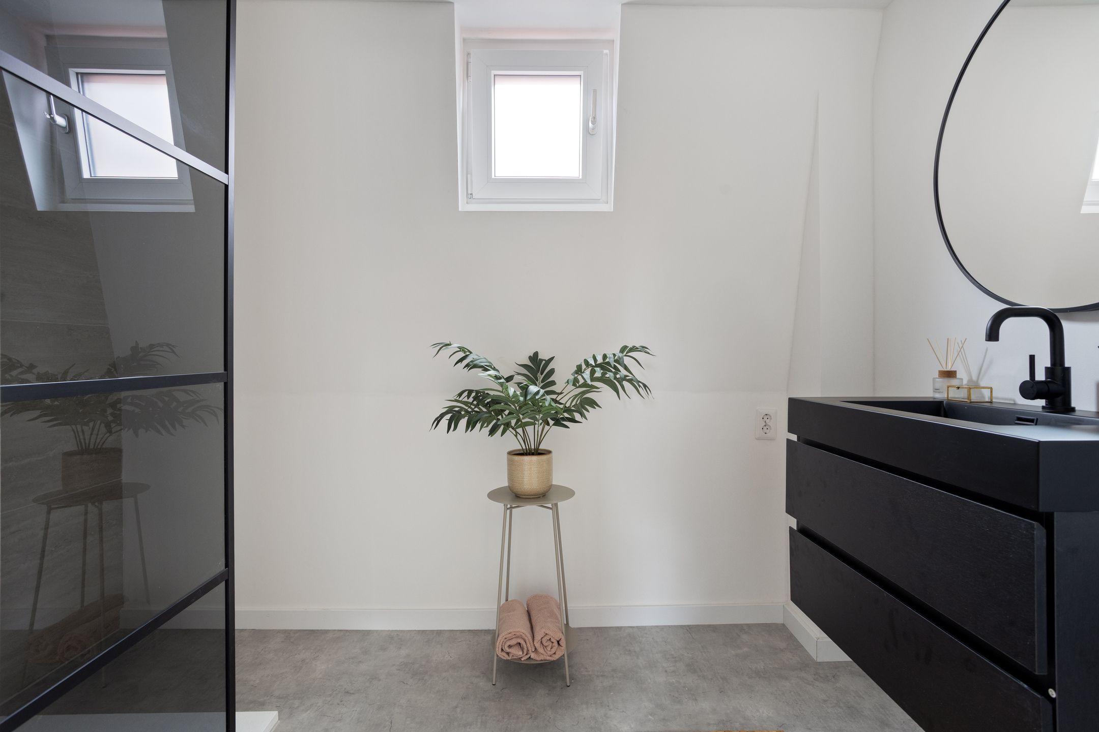 Bright End Terrace House in Prime Groningen City Location — 27