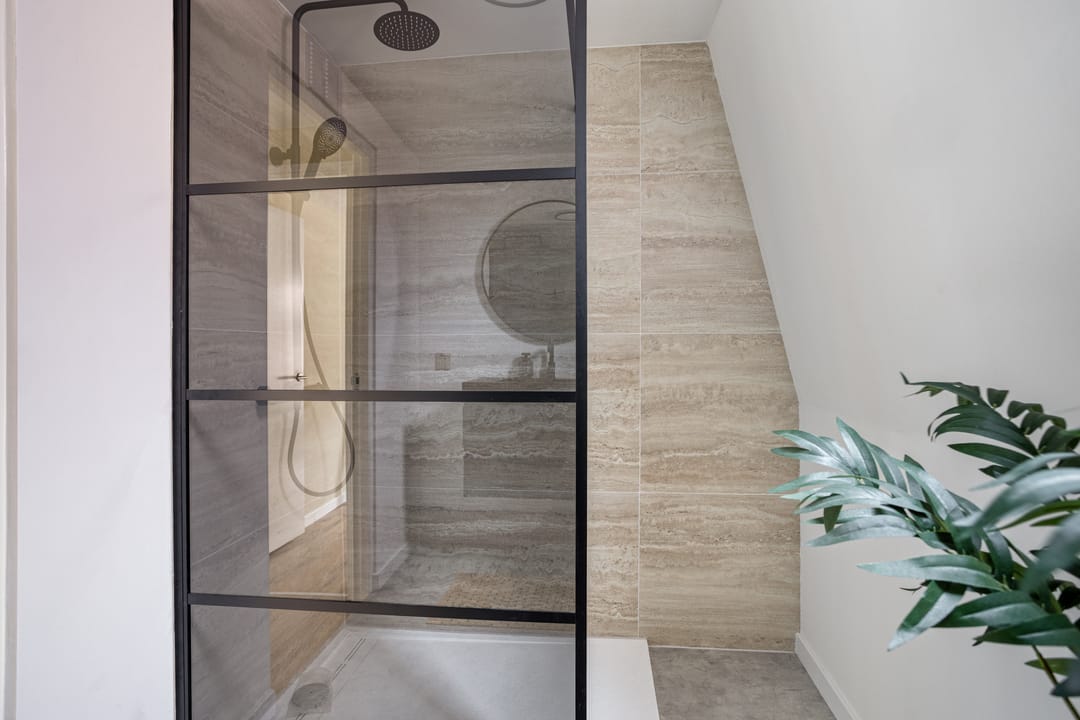 Bright End Terrace House in Prime Groningen City Location — 28
