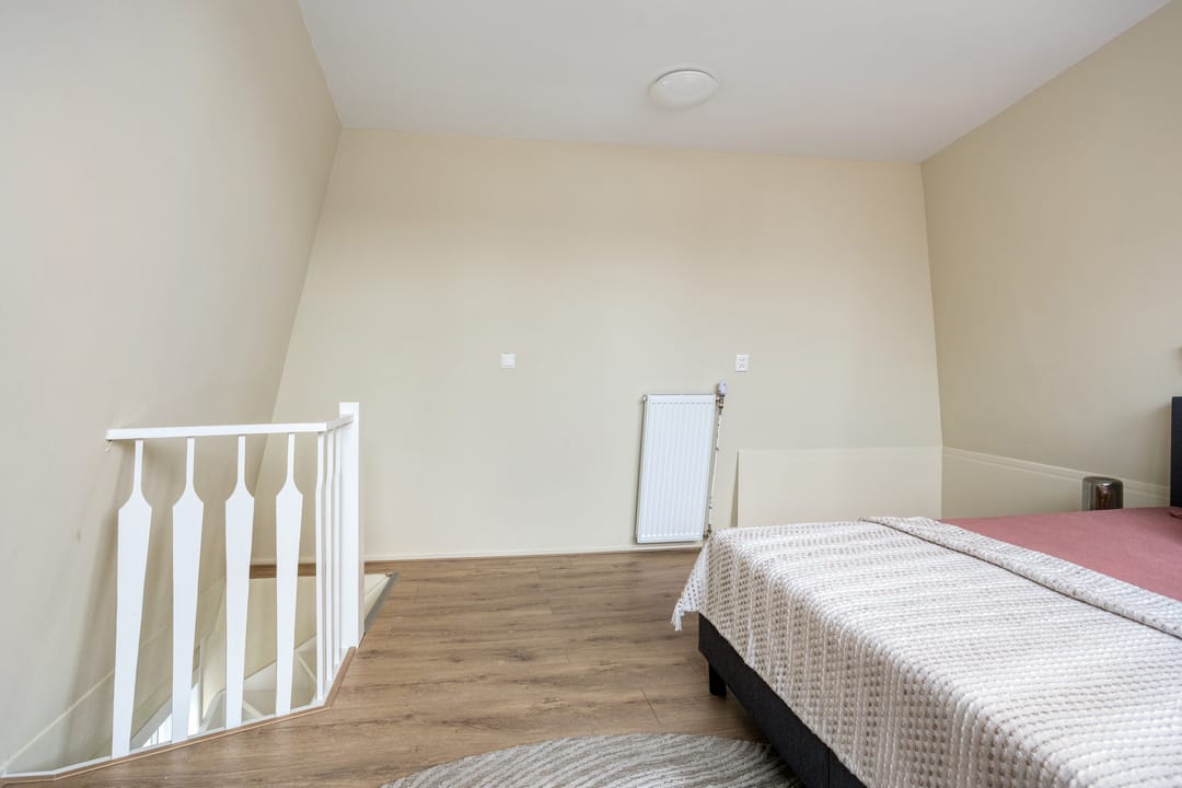 Bright End Terrace House in Prime Groningen City Location — 32