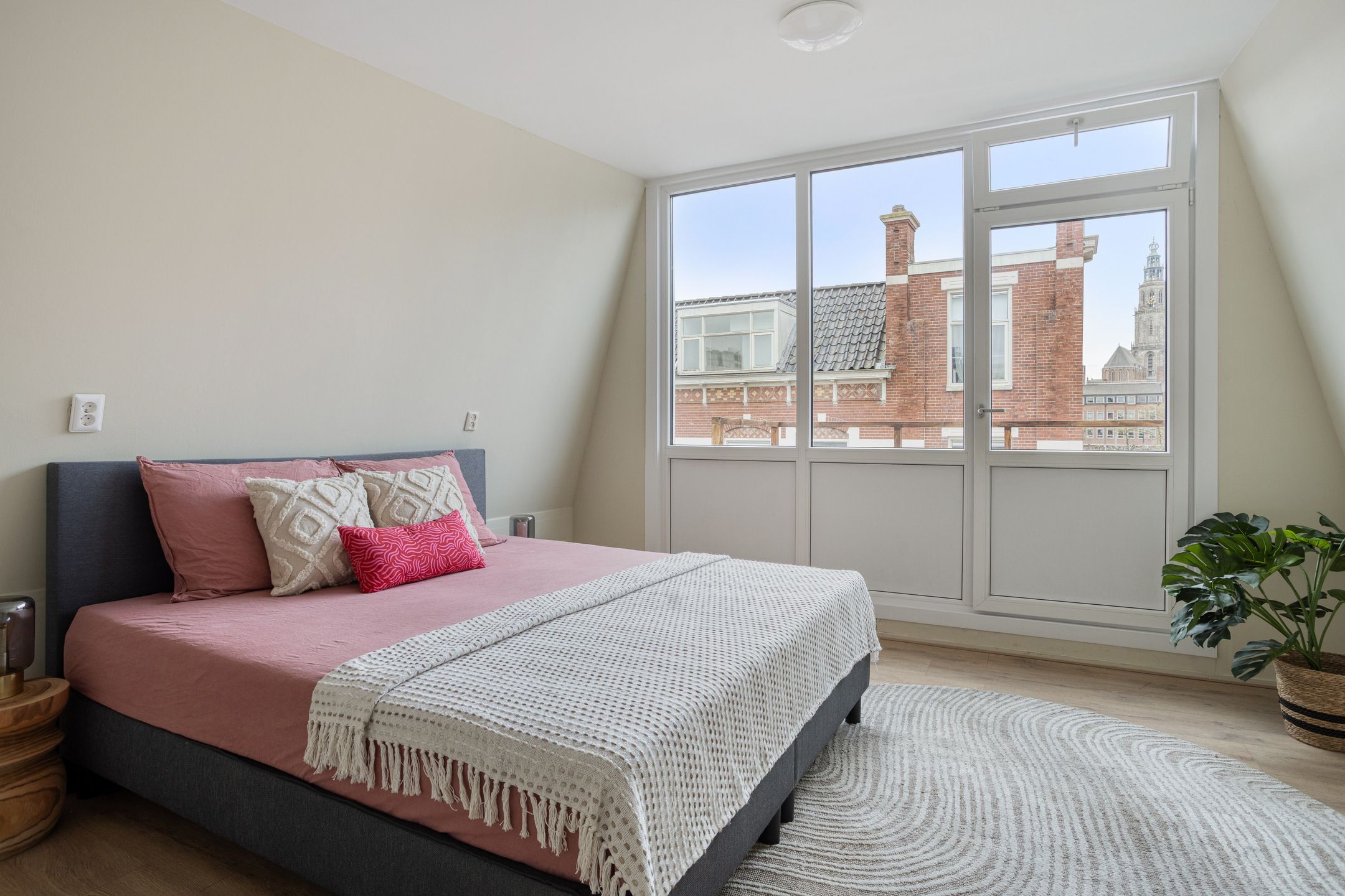 Bright End Terrace House in Prime Groningen City Location — 33
