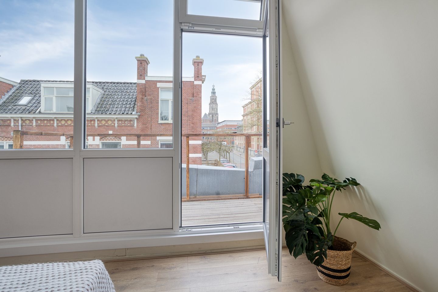 Bright End Terrace House in Prime Groningen City Location — 34