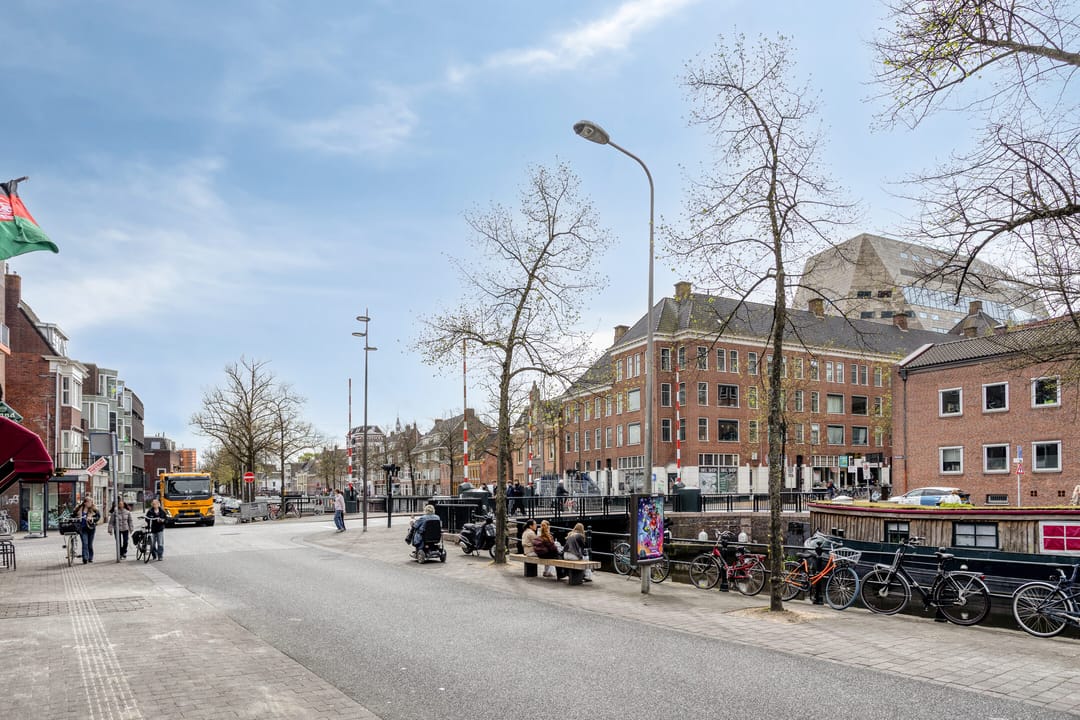 Bright End Terrace House in Prime Groningen City Location — 38