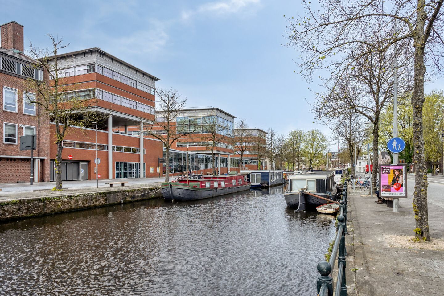 Bright End Terrace House in Prime Groningen City Location — 40