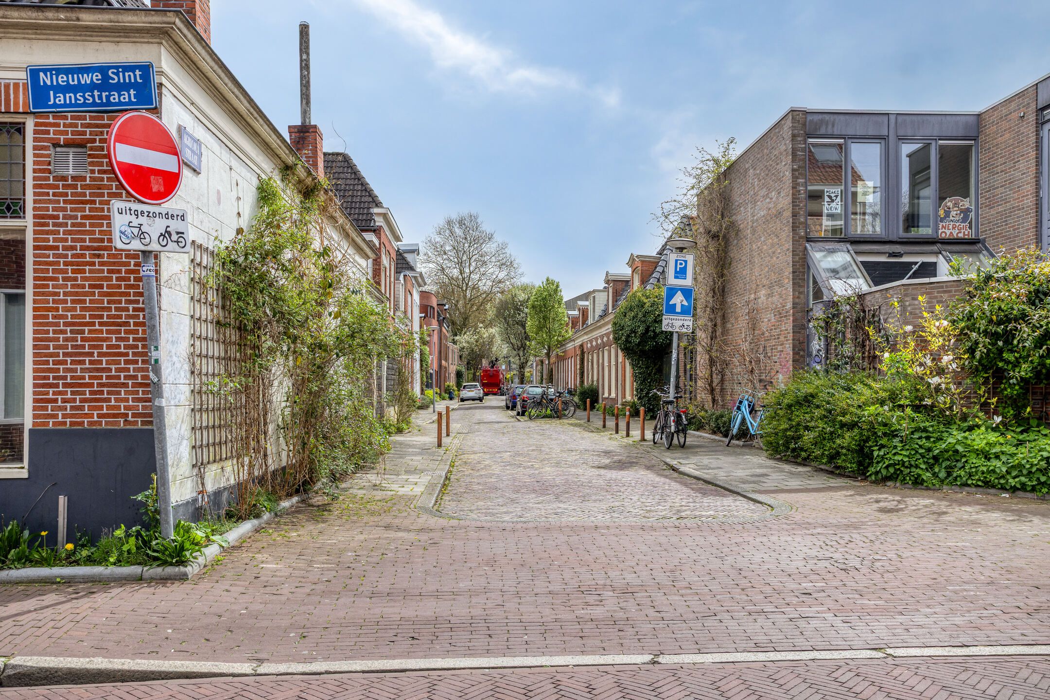 Bright End Terrace House in Prime Groningen City Location — 42