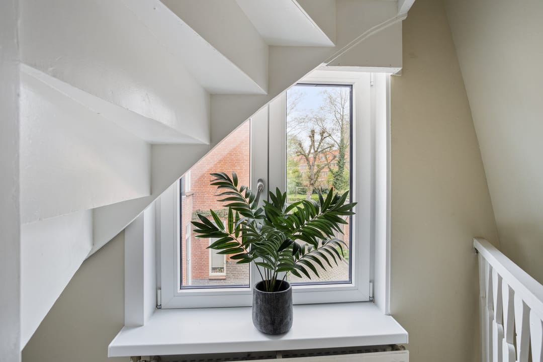Bright End Terrace House in Prime Groningen City Location — 23