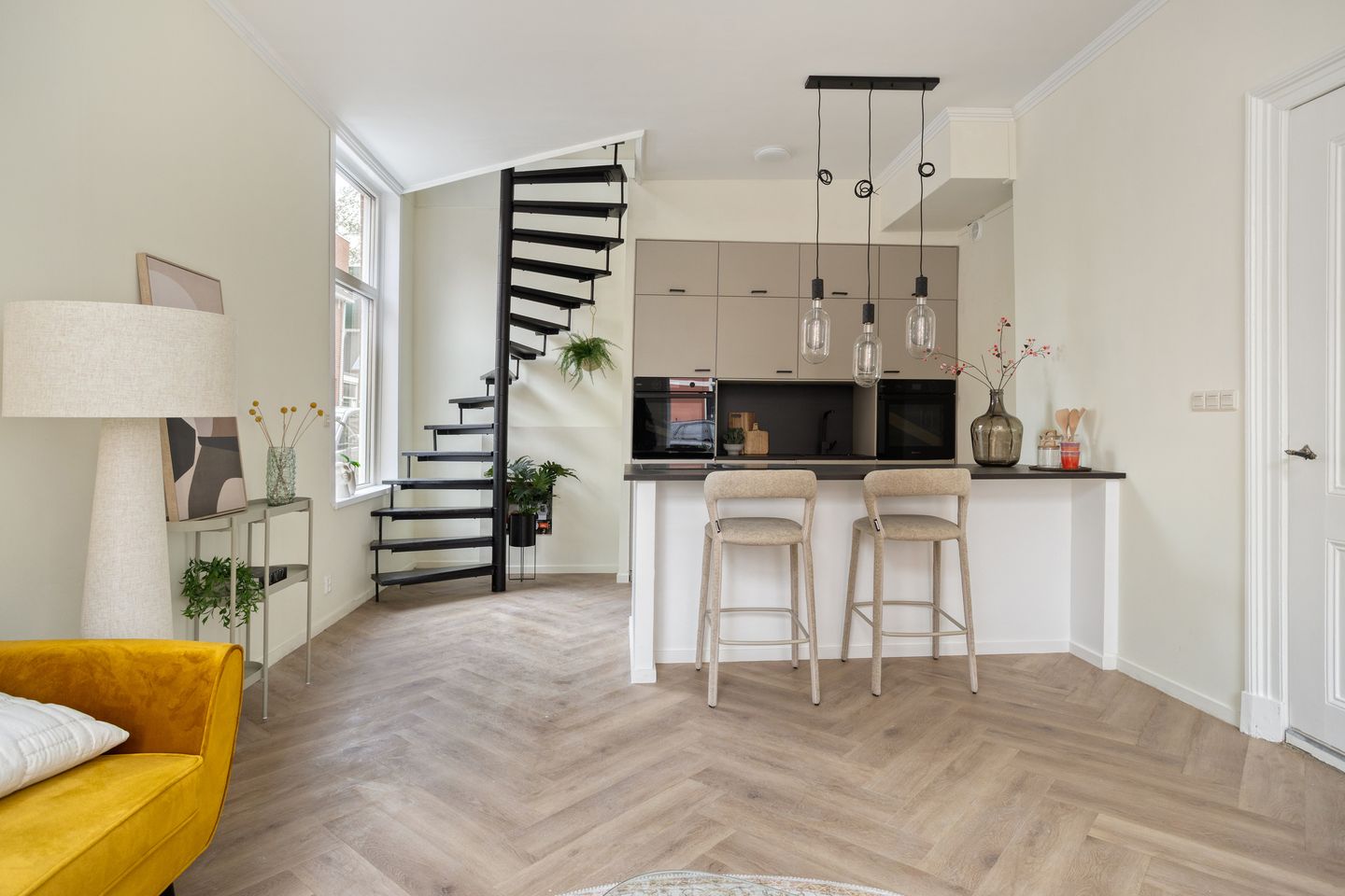 Bright End Terrace House in Prime Groningen City Location — 14