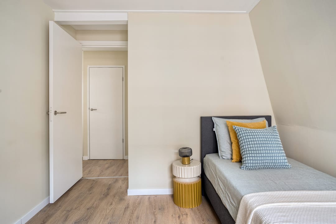 Bright End Terrace House in Prime Groningen City Location — 26
